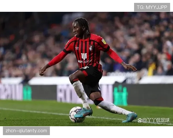 伯恩茅斯1-1诺丁汉森林，两队合计完成超过40次射门，比赛节奏极快